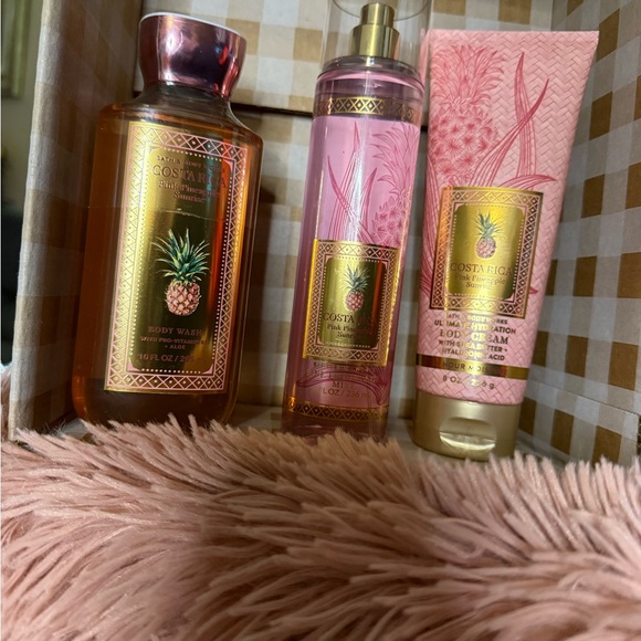 Bath & Body Works Pink and Gold Body Wash Set - Picture 3 of 8